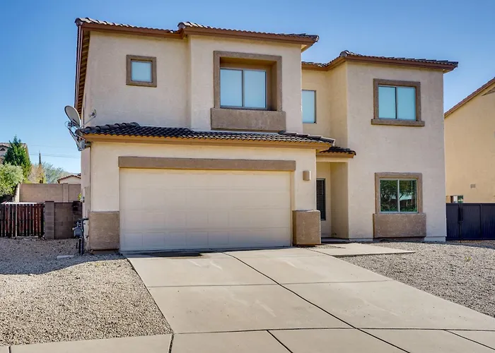 8 Mi To Saguaro National Park: Family W/ Yard Holiday home Tucson