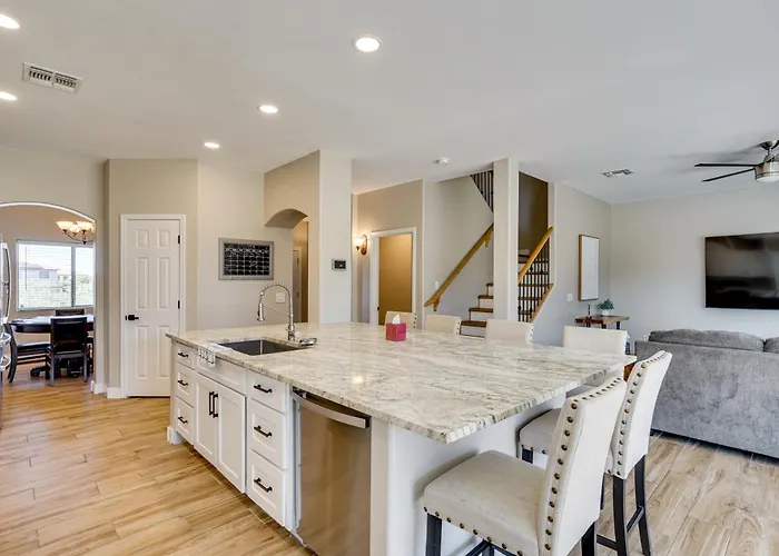 8 Mi To Saguaro National Park: Family W/ Yard Holiday home *