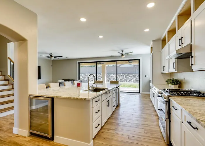 Holiday home 8 Mi To Saguaro National Park: Family W/ Yard Tucson